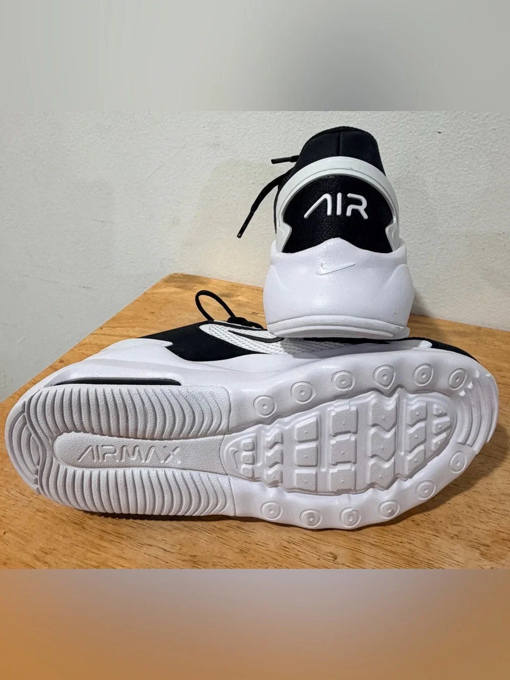 Nike Air Max Bolt size US size 7
